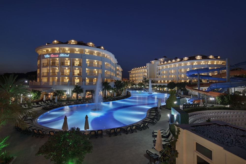 Alba Queen Hotel - Ultra All Inclusive — Hotel building in Side