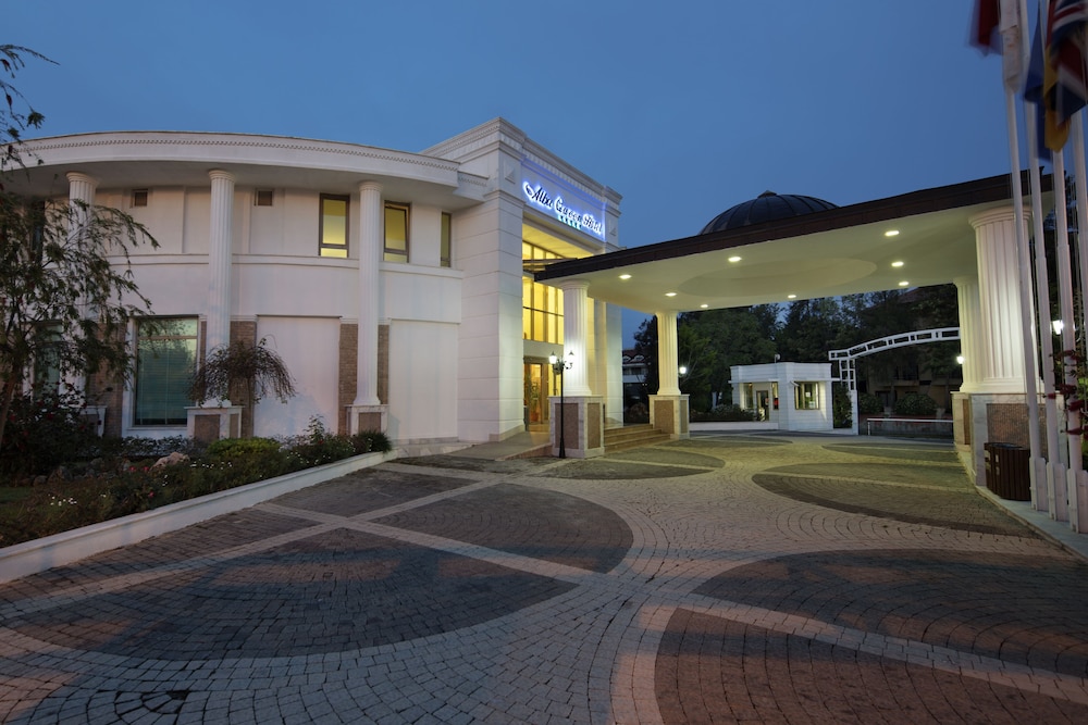 Alba Queen Hotel - Ultra All Inclusive — Hotel building in Side