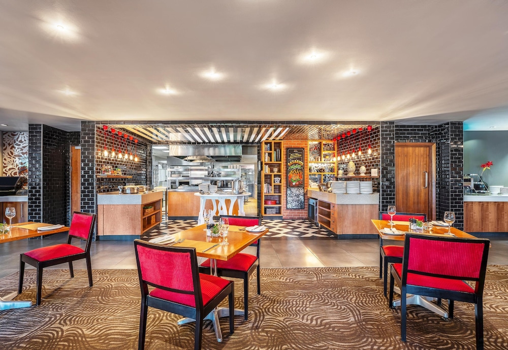Sunsquare Cape Town Gardens — Restaurant & bars in Cape Town, Western Cape
