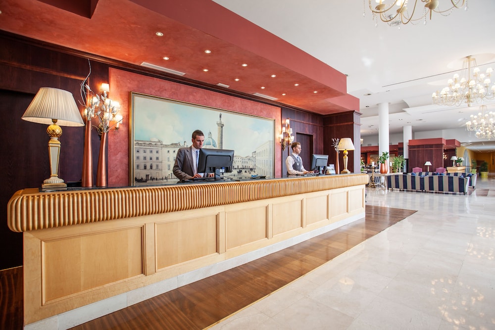 Grupotel Playa de Palma Suites & Spa — Hotel building in Playa de Palma, Balearic Islands