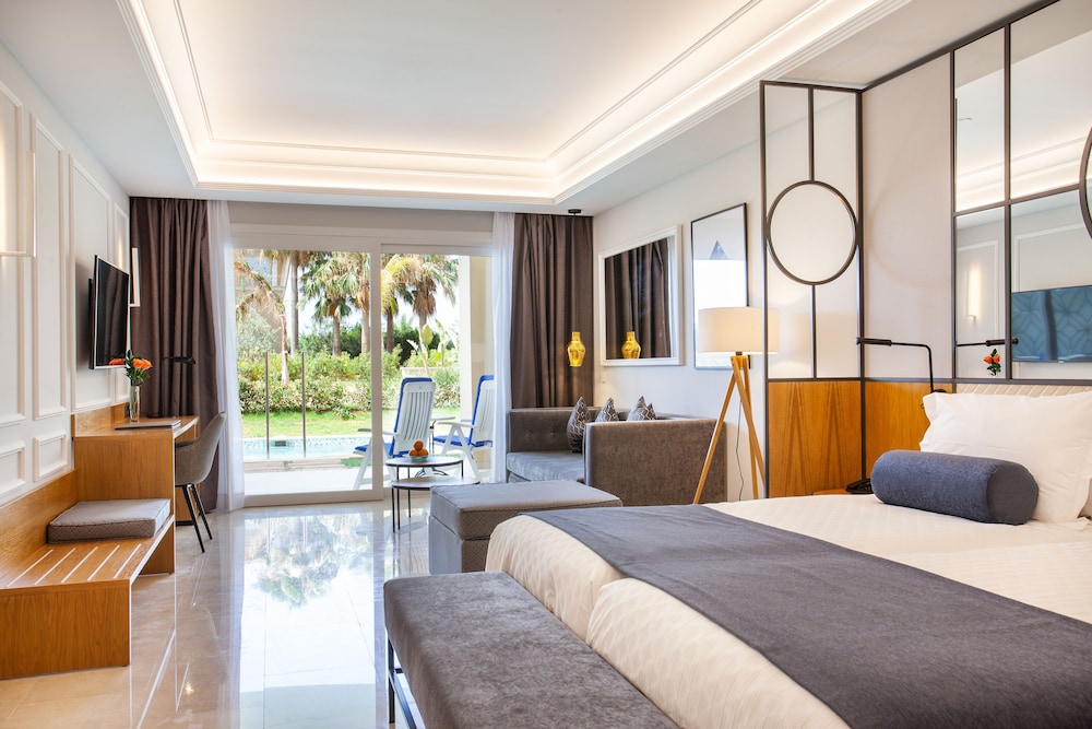 Grupotel Playa de Palma Suites & Spa — Hotel rooms in Playa de Palma, Balearic Islands