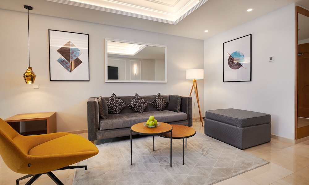 Grupotel Playa de Palma Suites & Spa — Hotel rooms in Playa de Palma, Balearic Islands