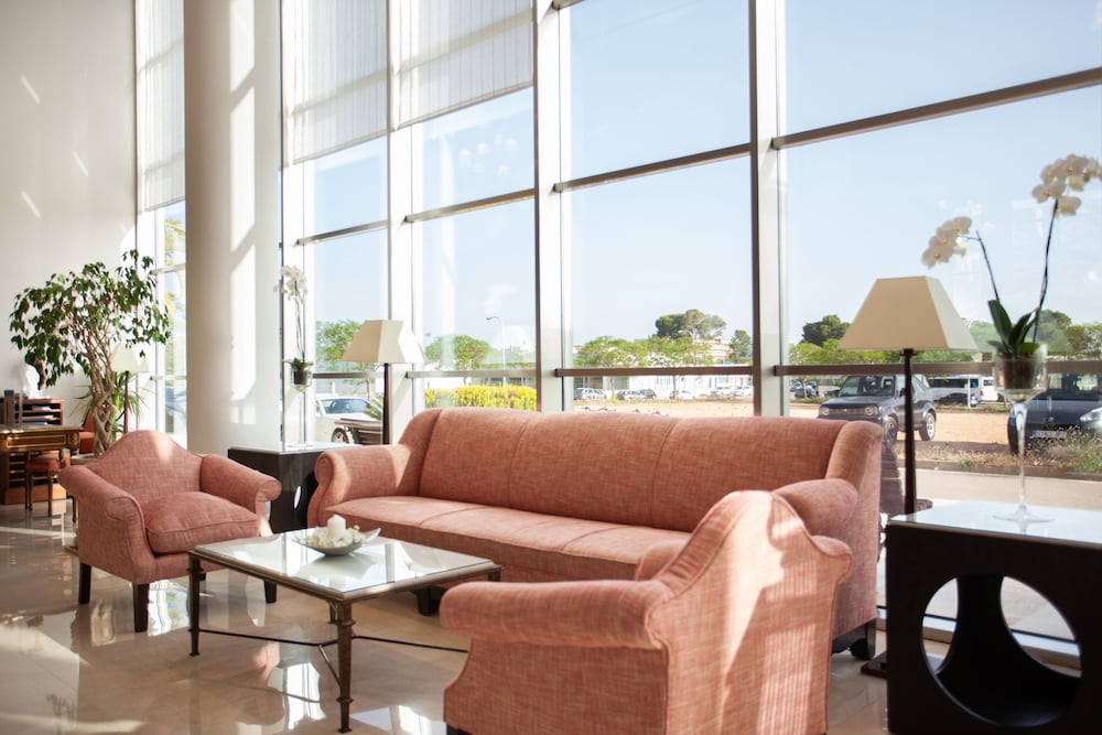 Grupotel Playa de Palma Suites & Spa — Hotel building in Playa de Palma, Balearic Islands