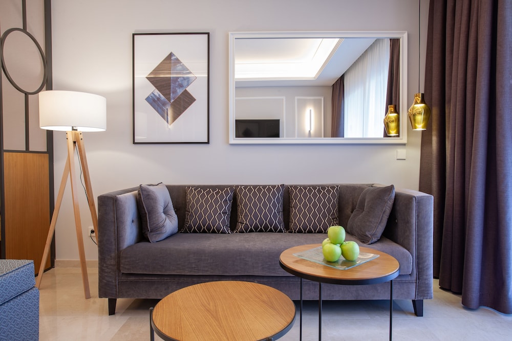 Grupotel Playa de Palma Suites & Spa — Hotel rooms in Playa de Palma, Balearic Islands