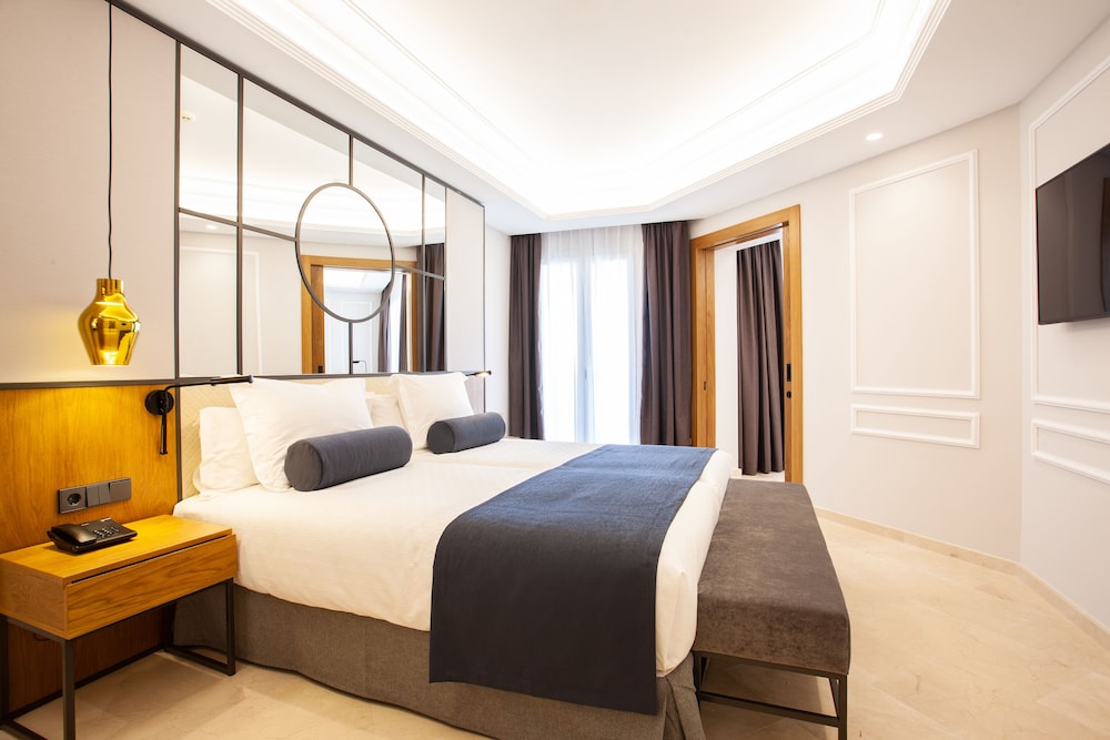 Grupotel Playa de Palma Suites & Spa — Hotel rooms in Playa de Palma, Balearic Islands