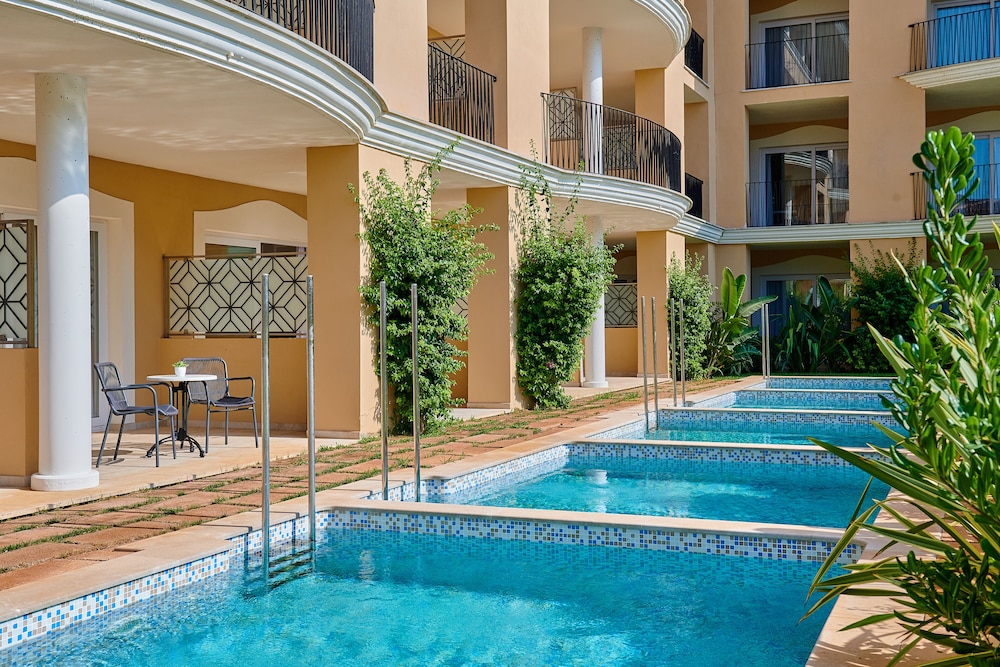 Grupotel Playa de Palma Suites & Spa — Swimming pool in Playa de Palma, Balearic Islands
