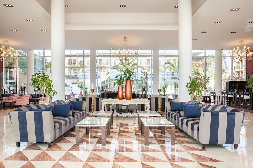 Grupotel Playa de Palma Suites & Spa — Hotel building in Playa de Palma, Balearic Islands