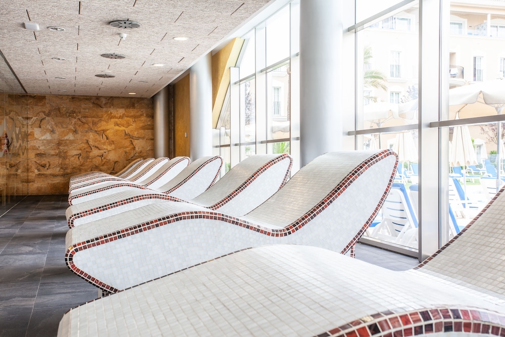 Grupotel Playa de Palma Suites & Spa — Hotel rooms in Playa de Palma, Balearic Islands