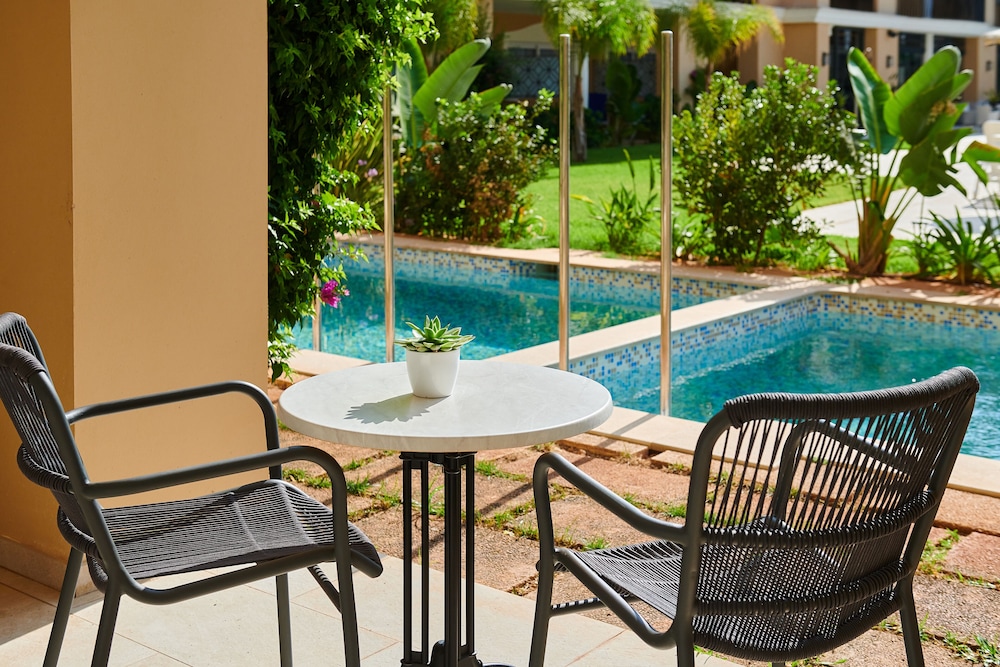 Grupotel Playa de Palma Suites & Spa — Swimming pool in Playa de Palma, Balearic Islands