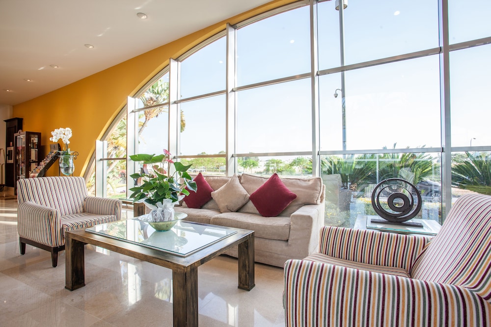 Grupotel Playa de Palma Suites & Spa — Hotel building in Playa de Palma, Balearic Islands