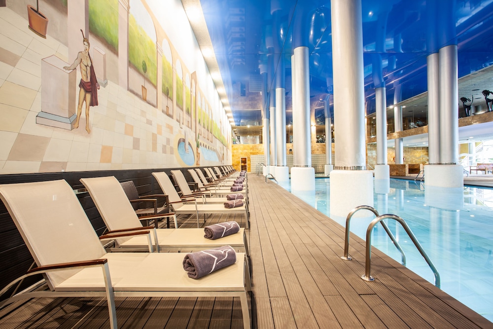 Grupotel Playa de Palma Suites & Spa — Swimming pool in Playa de Palma, Balearic Islands
