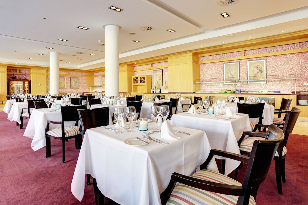 Grupotel Playa de Palma Suites & Spa — Restaurant & bars in Playa de Palma, Balearic Islands
