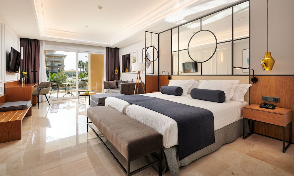 Grupotel Playa de Palma Suites & Spa — Hotel rooms in Playa de Palma, Balearic Islands
