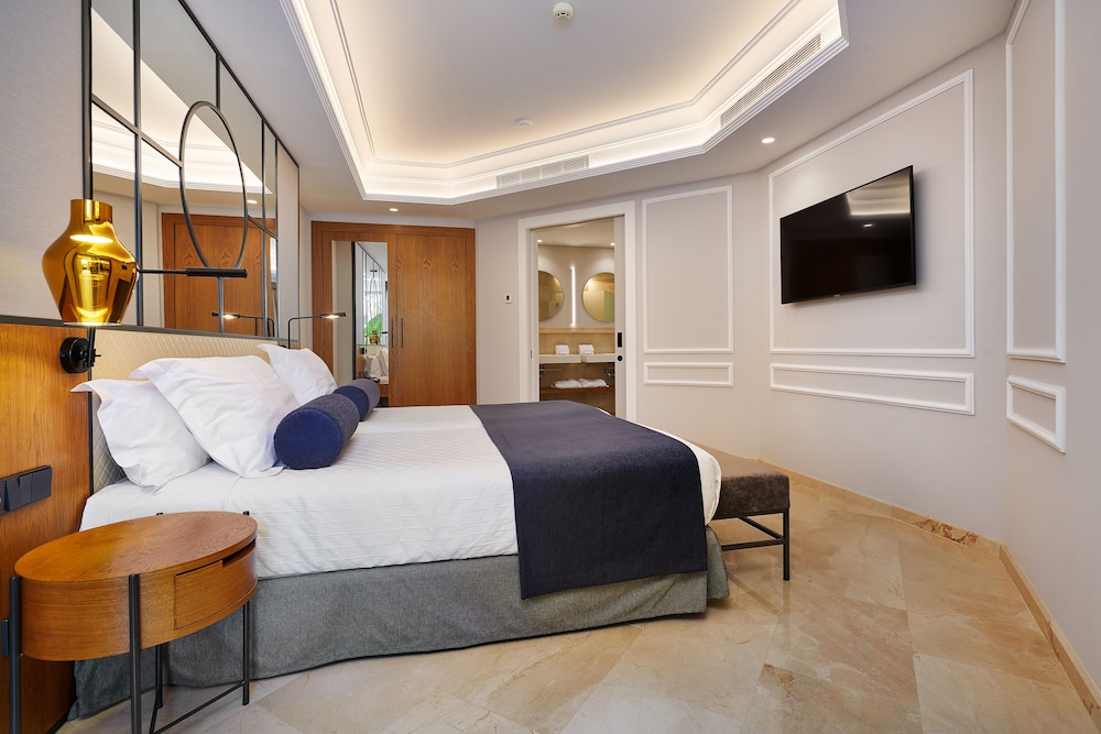Grupotel Playa de Palma Suites & Spa — Hotel rooms in Playa de Palma, Balearic Islands