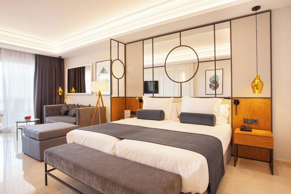 Grupotel Playa de Palma Suites & Spa — Hotel rooms in Playa de Palma, Balearic Islands