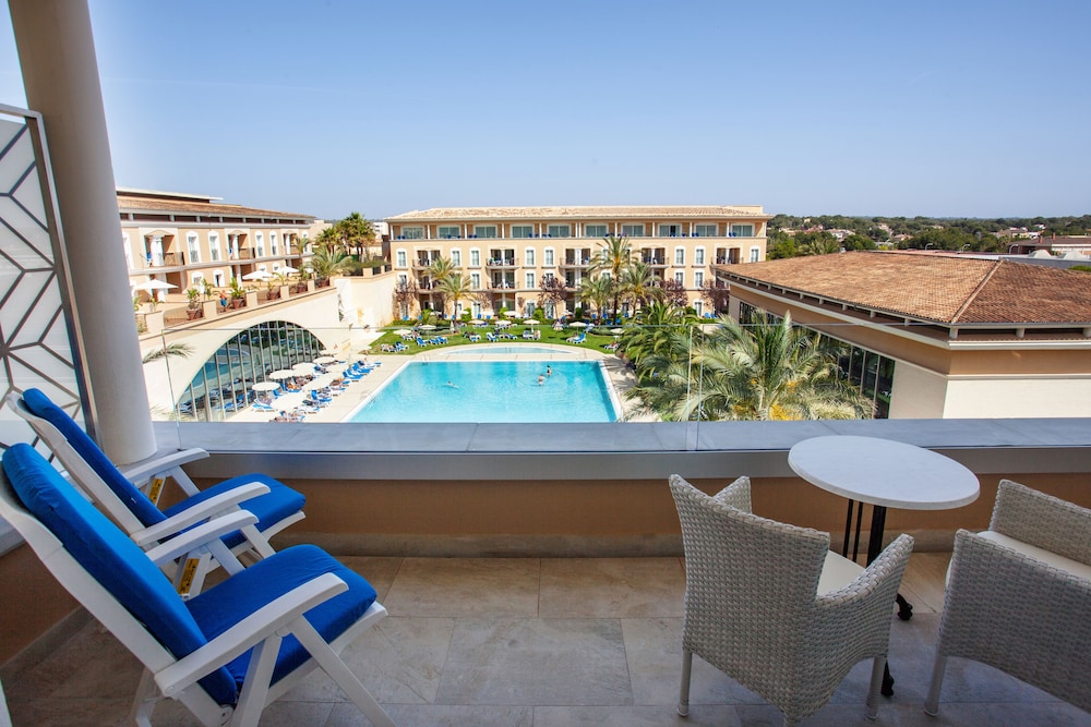 Grupotel Playa de Palma Suites & Spa — Swimming pool in Playa de Palma, Balearic Islands