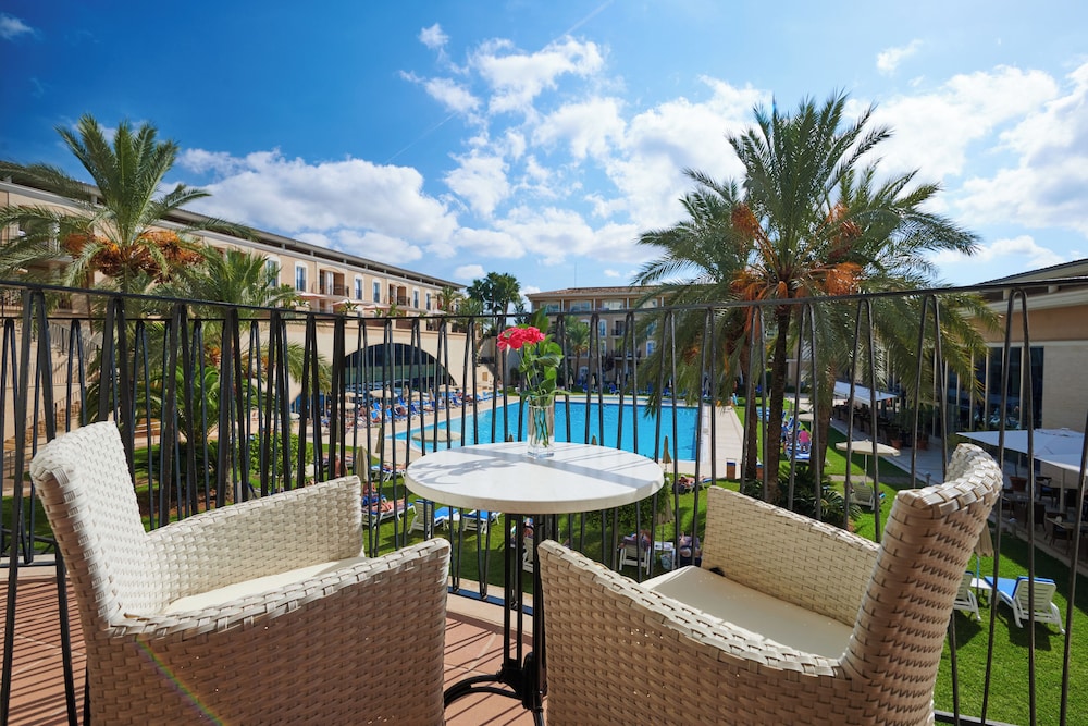 Grupotel Playa de Palma Suites & Spa — Swimming pool in Playa de Palma, Balearic Islands