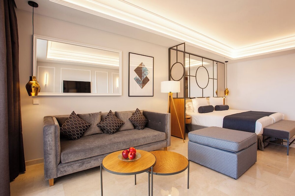 Grupotel Playa de Palma Suites & Spa — Hotel rooms in Playa de Palma, Balearic Islands