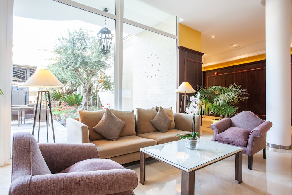 Grupotel Playa de Palma Suites & Spa — Hotel building in Playa de Palma, Balearic Islands