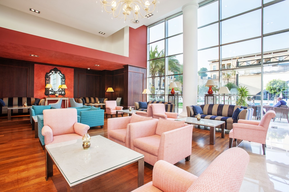 Grupotel Playa de Palma Suites & Spa — Hotel building in Playa de Palma, Balearic Islands