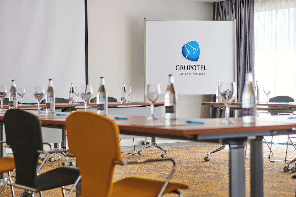 Grupotel Playa de Palma Suites & Spa — Hotel building in Playa de Palma, Balearic Islands