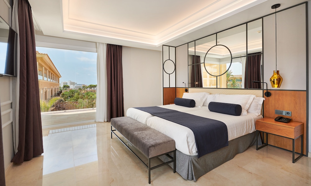 Grupotel Playa de Palma Suites & Spa — Hotel rooms in Playa de Palma, Balearic Islands