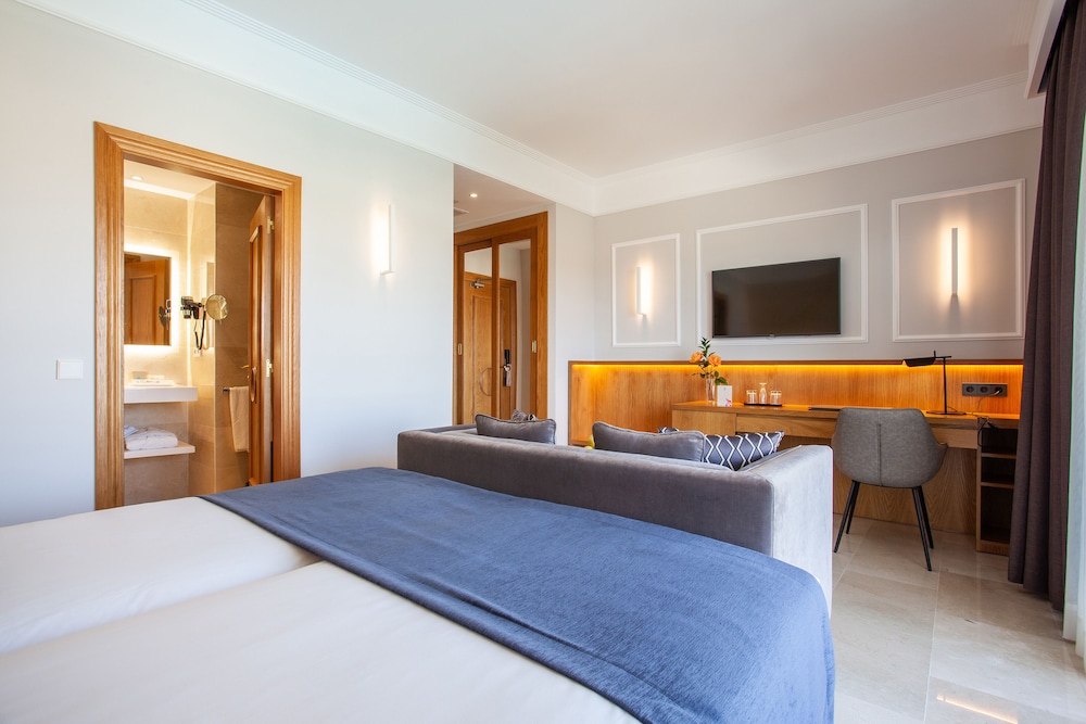 Grupotel Playa de Palma Suites & Spa — Hotel rooms in Playa de Palma, Balearic Islands