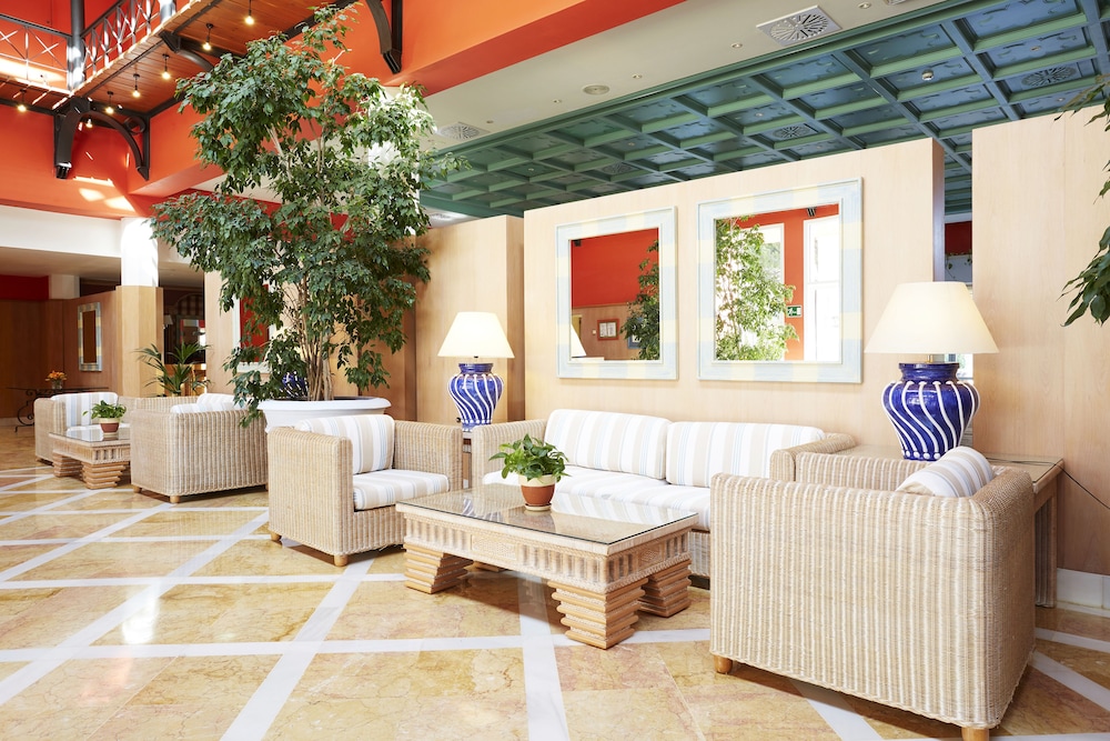 Grupotel Playa Club — Hotel building in Cala'n Bosch, Balearic Islands