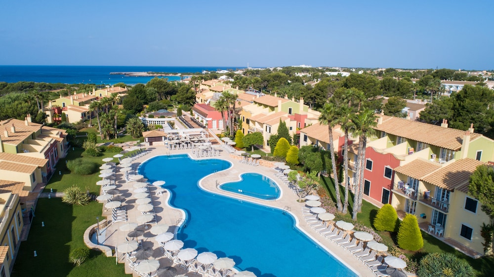Grupotel Playa Club — Main photo in Cala'n Bosch, Balearic Islands