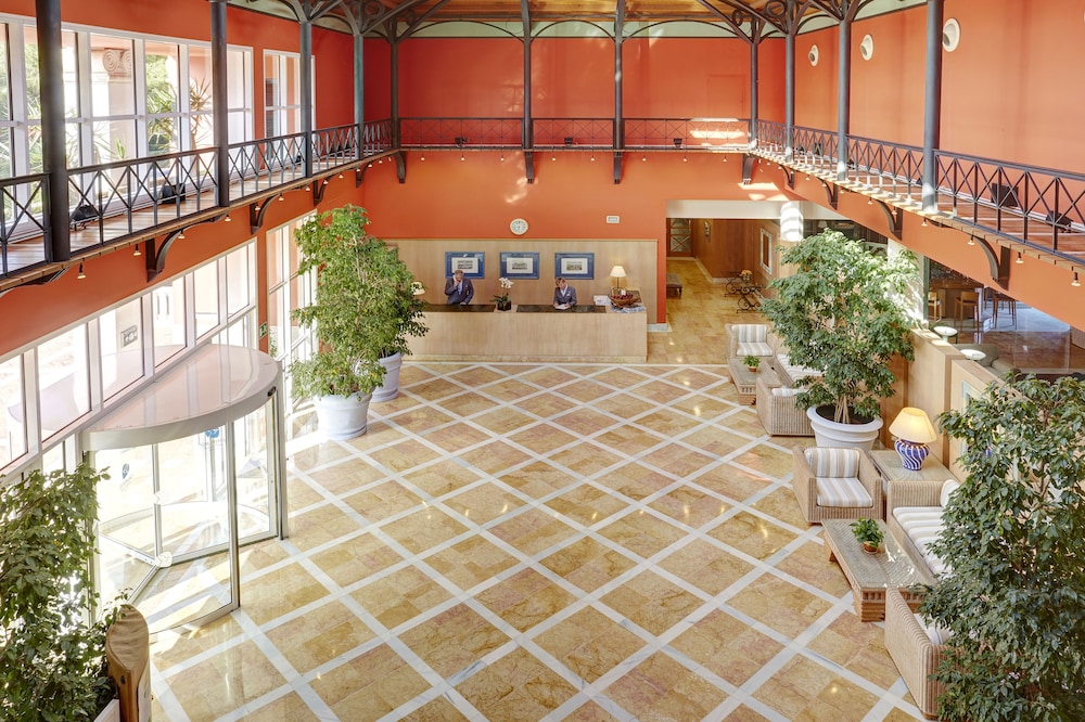 Grupotel Playa Club — Hotel building in Cala'n Bosch, Balearic Islands