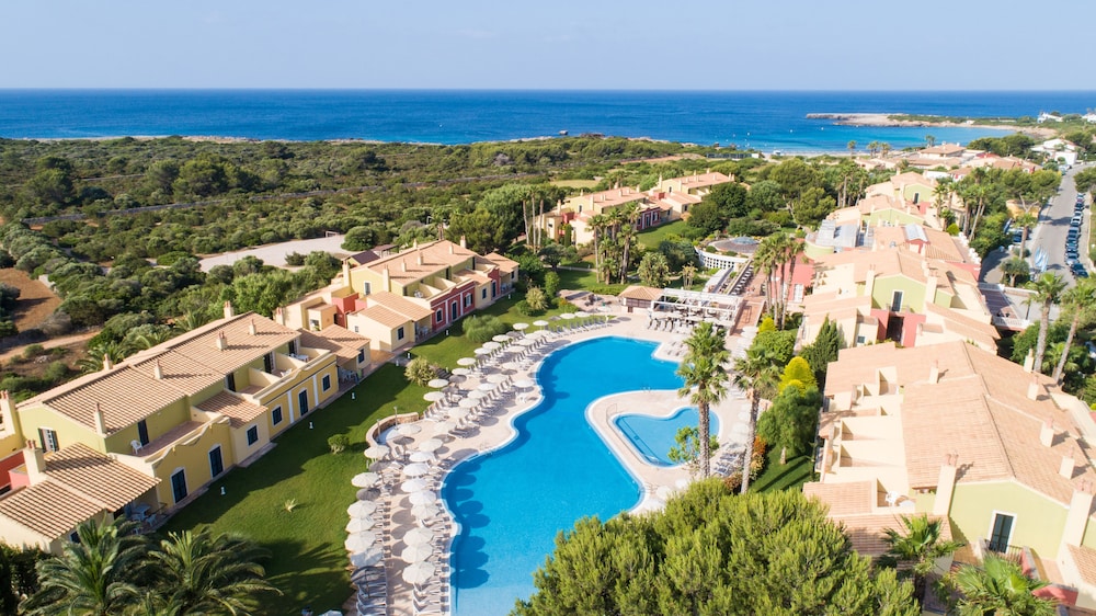 Grupotel Playa Club — Swimming pool in Cala'n Bosch, Balearic Islands