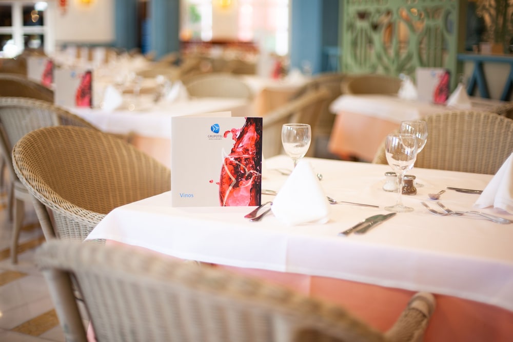 Grupotel Playa Club — Restaurant & bars in Cala'n Bosch, Balearic Islands