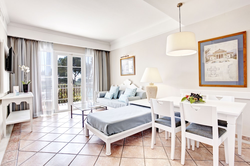 Grupotel Playa Club — Hotel rooms in Cala'n Bosch, Balearic Islands