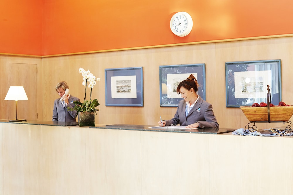 Grupotel Playa Club — Hotel building in Cala'n Bosch, Balearic Islands