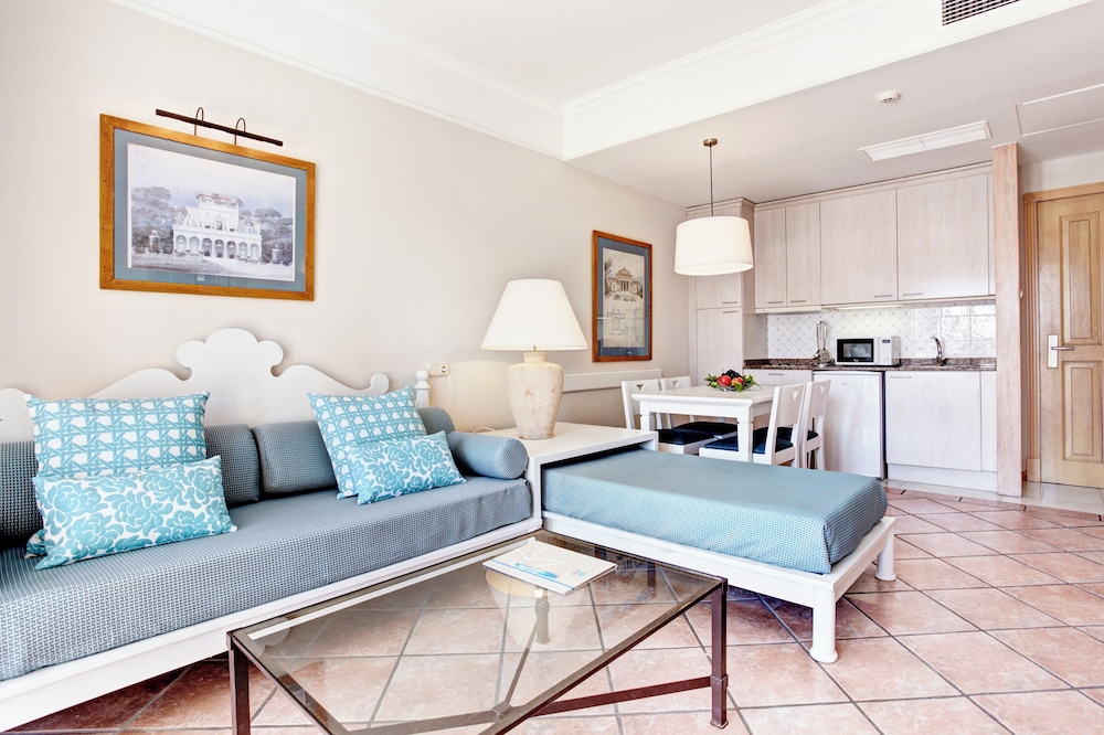 Grupotel Playa Club — Hotel rooms in Cala'n Bosch, Balearic Islands
