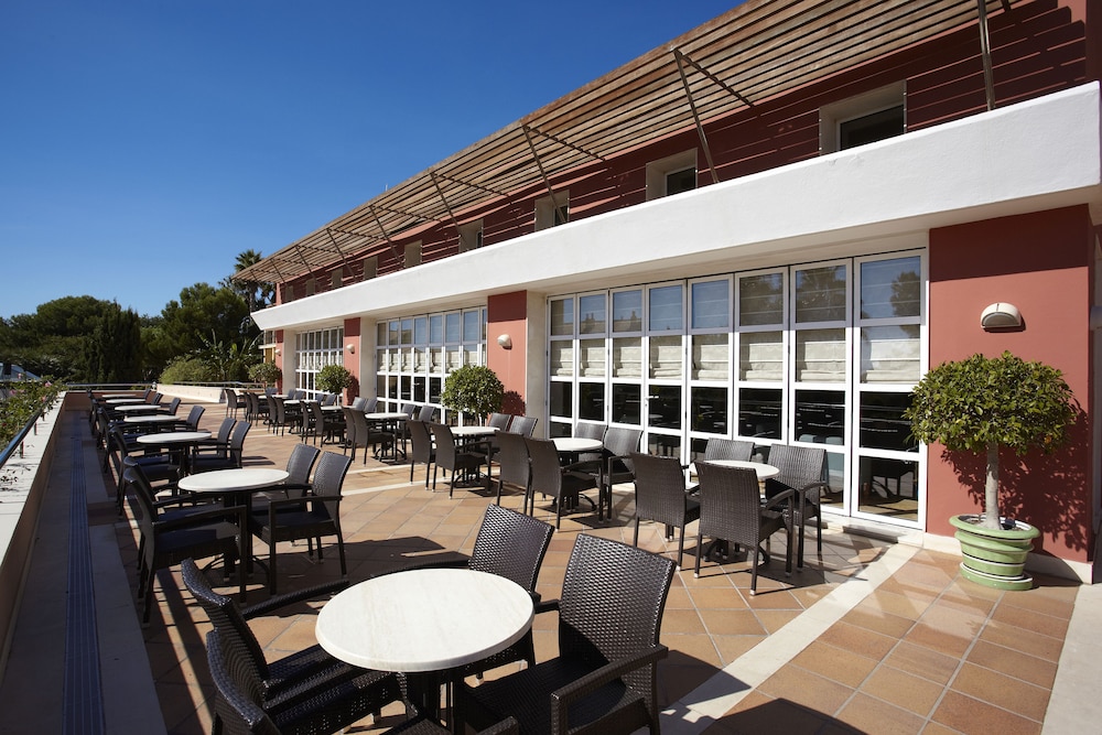 Grupotel Playa Club — Restaurant & bars in Cala'n Bosch, Balearic Islands
