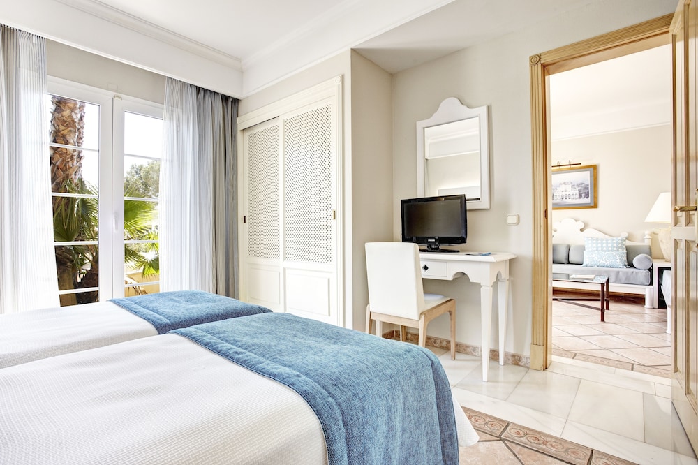 Grupotel Playa Club — Hotel rooms in Cala'n Bosch, Balearic Islands