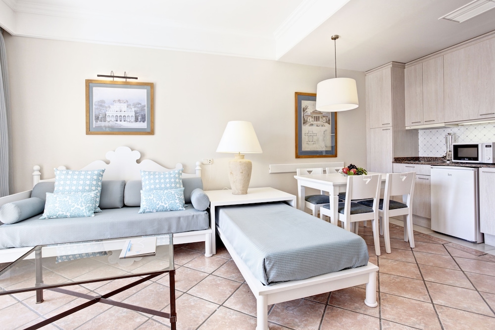 Grupotel Playa Club — Hotel rooms in Cala'n Bosch, Balearic Islands