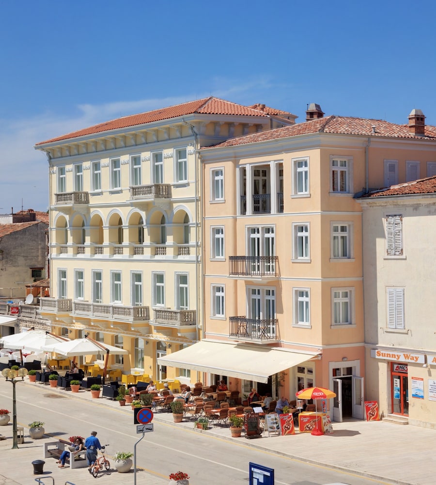Valamar Riviera Hotel & Residence — Hotel building in Poreč, Istria