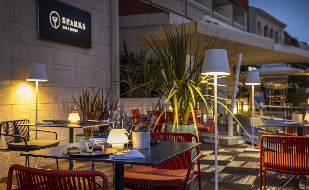 Valamar Riviera Hotel & Residence — Restaurant & bars in Poreč, Istria