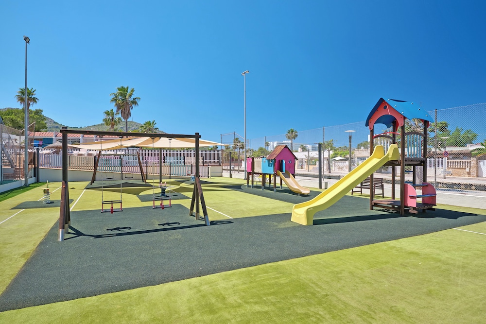 Grupotel Port d'Alcudia — Attractions for children in Alcudia, Balearic Islands