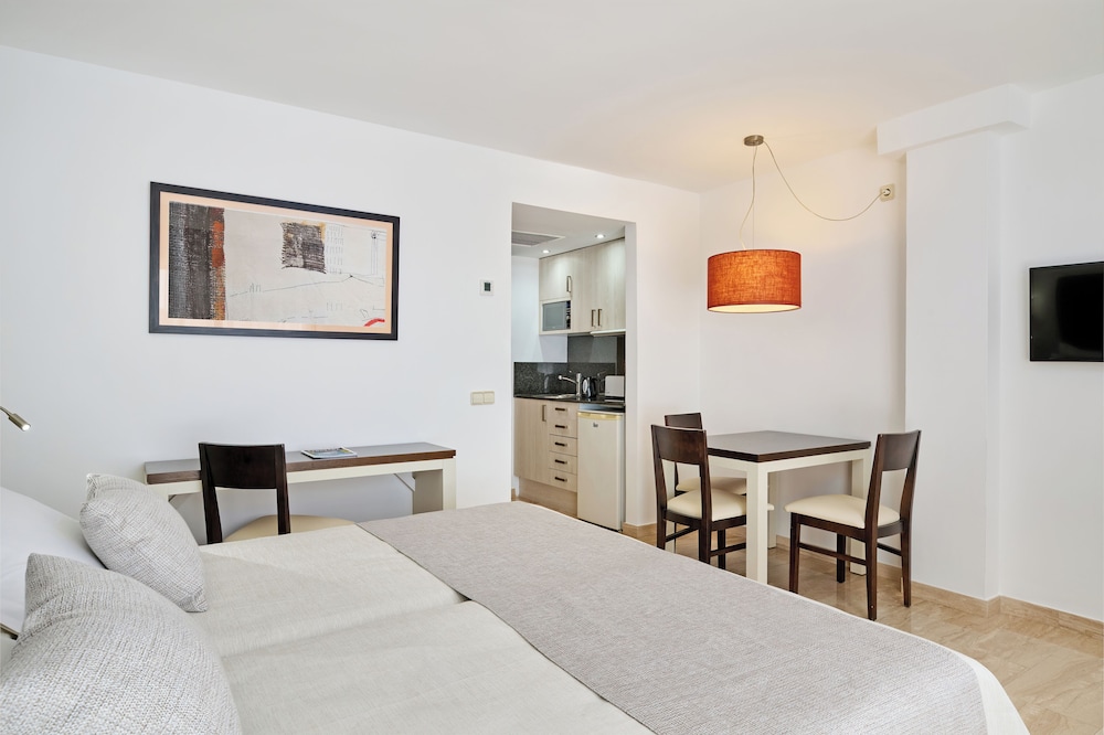 Grupotel Port d'Alcudia — Hotel rooms in Alcudia, Balearic Islands