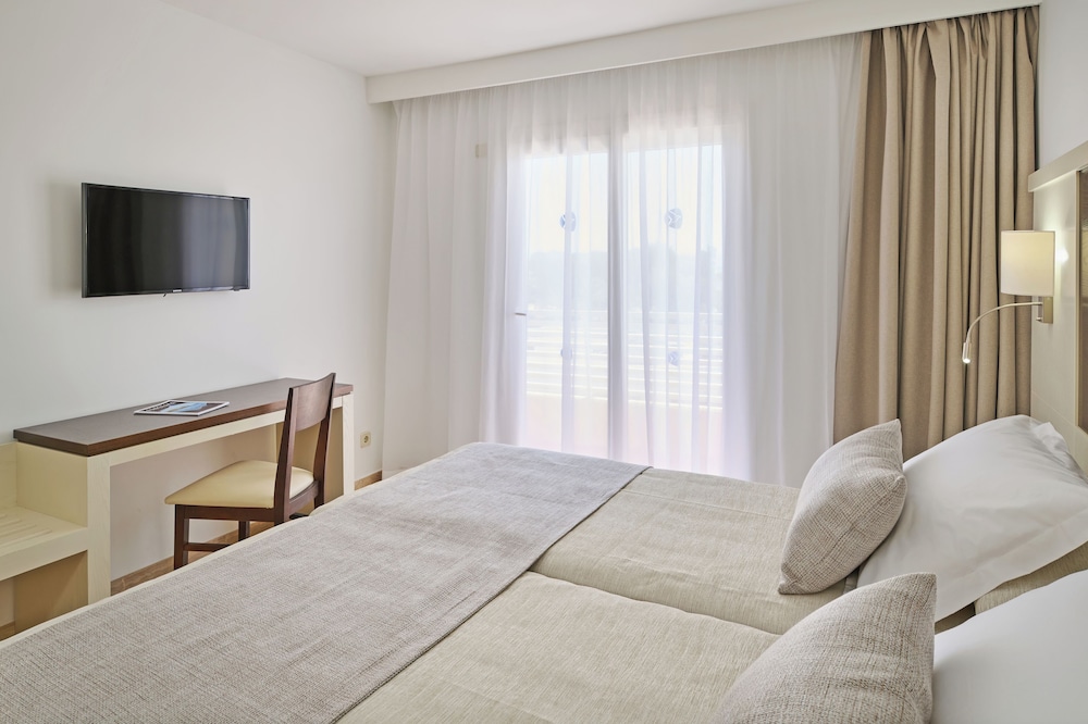 Grupotel Port d'Alcudia — Hotel rooms in Alcudia, Balearic Islands