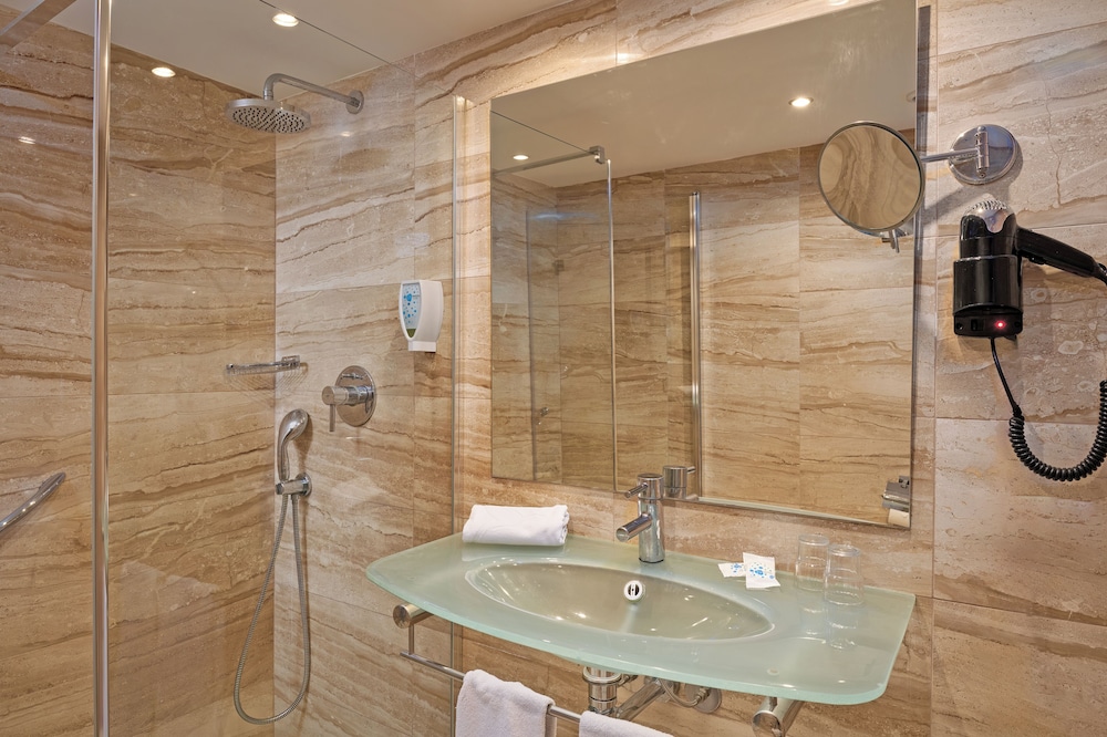 Grupotel Port d'Alcudia — Hotel rooms in Alcudia, Balearic Islands