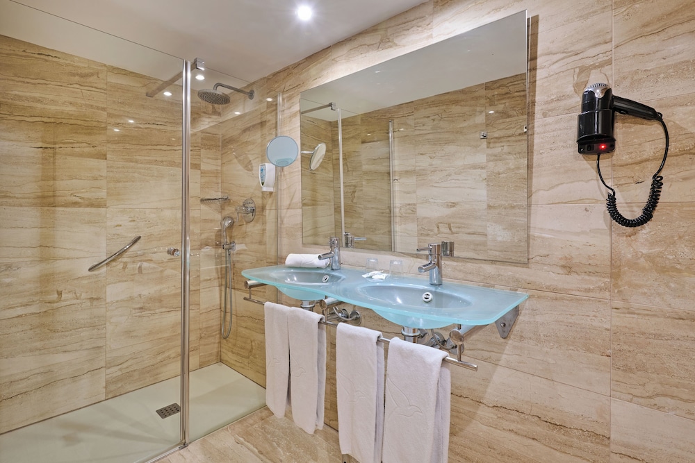 Grupotel Port d'Alcudia — Hotel rooms in Alcudia, Balearic Islands