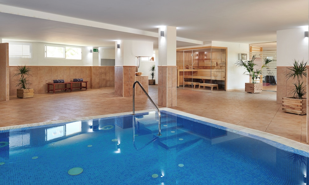 Grupotel Port d'Alcudia — Swimming pool in Alcudia, Balearic Islands