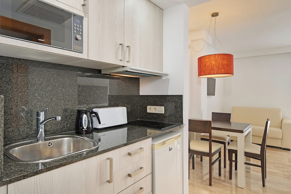 Grupotel Port d'Alcudia — Hotel rooms in Alcudia, Balearic Islands