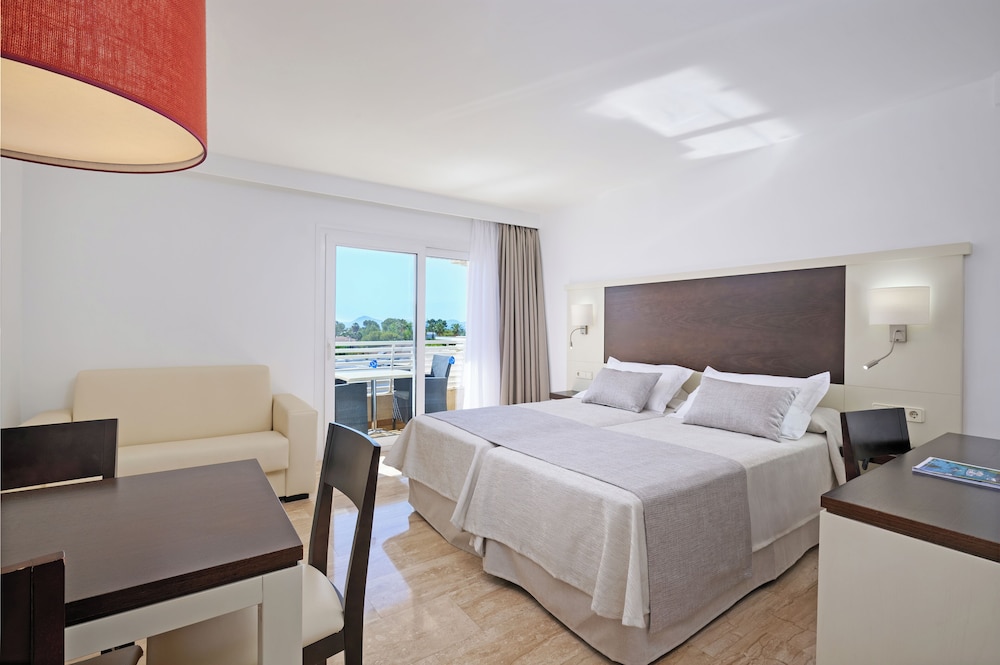 Grupotel Port d'Alcudia — Hotel rooms in Alcudia, Balearic Islands