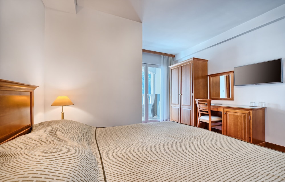 Hotel Villa Dvor — Rooms in Omiš, Split-Dalmatia