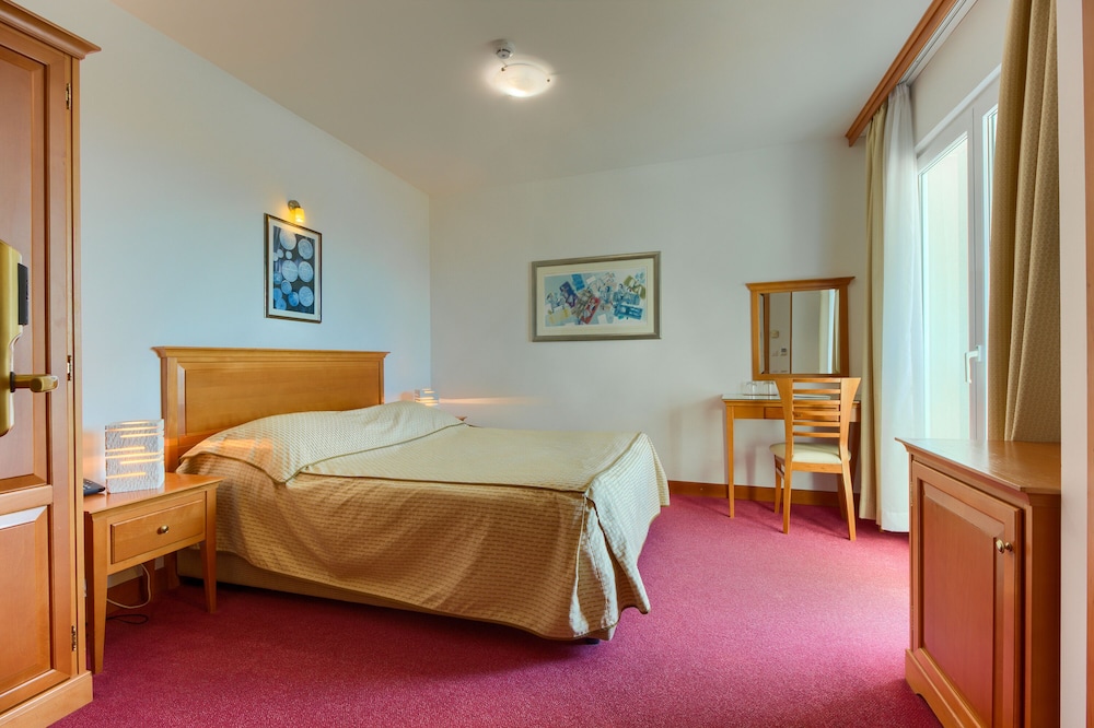 Hotel Villa Dvor — Rooms in Omiš, Split-Dalmatia